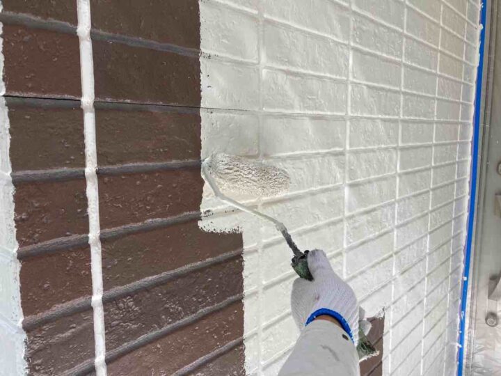 外壁塗装　中塗り　施工状況