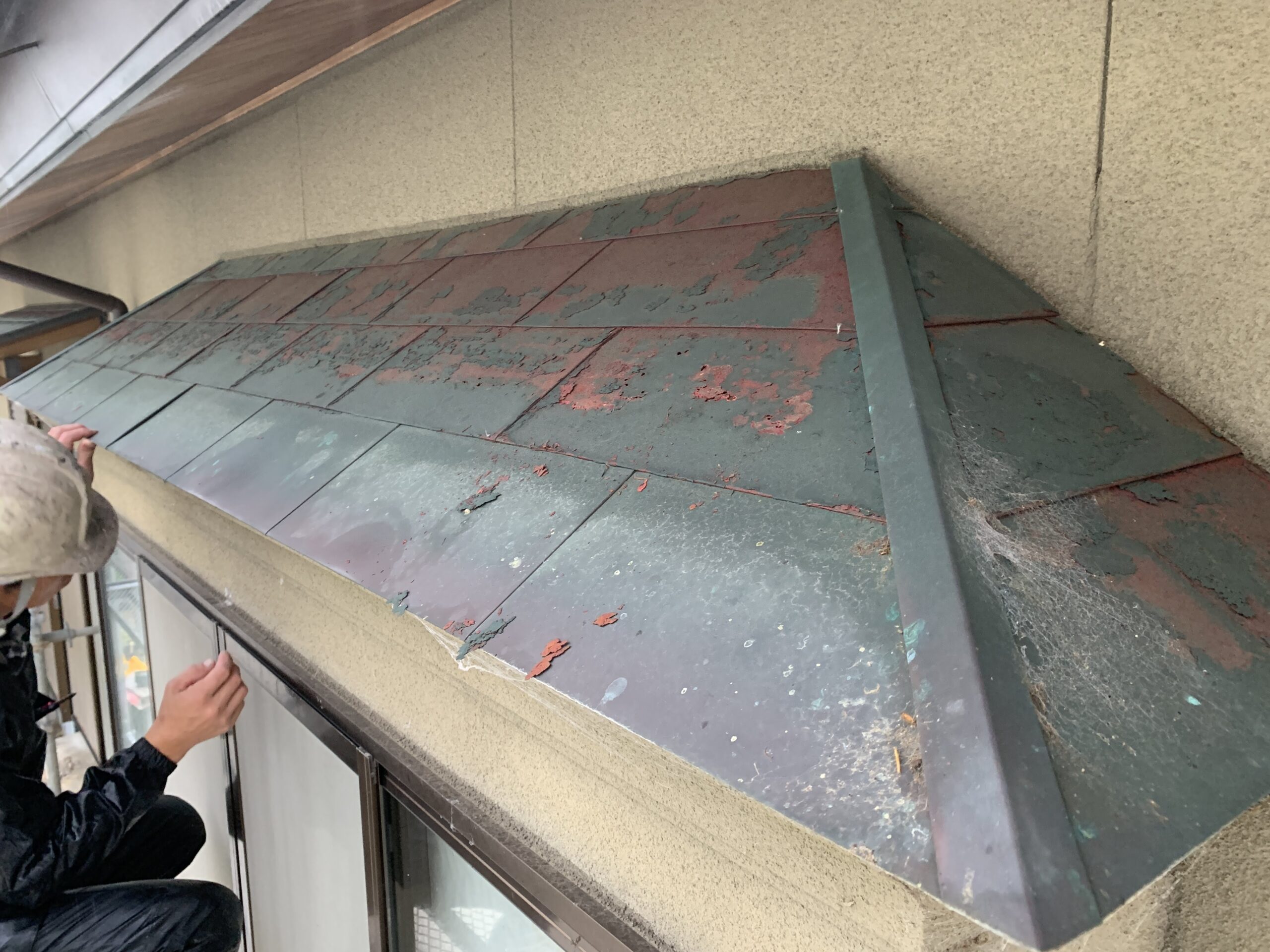 庇の修理、屋根の修理に困ったときは塗装屋ひらまつへご相談ください。