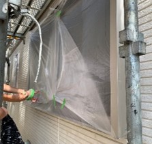 外壁塗装工事のビニール養生の写真です。